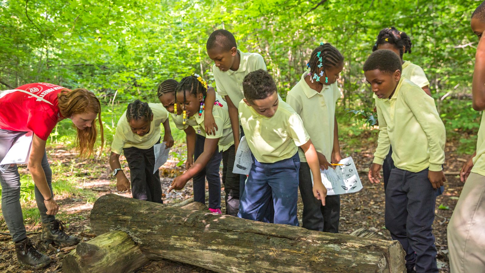 Elementary students enjoying a school field trip
